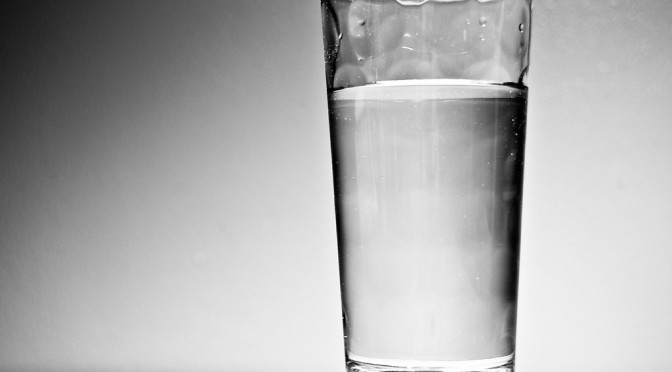 なぜ水だけ飲んでも熱中症の予防にならないのか！？