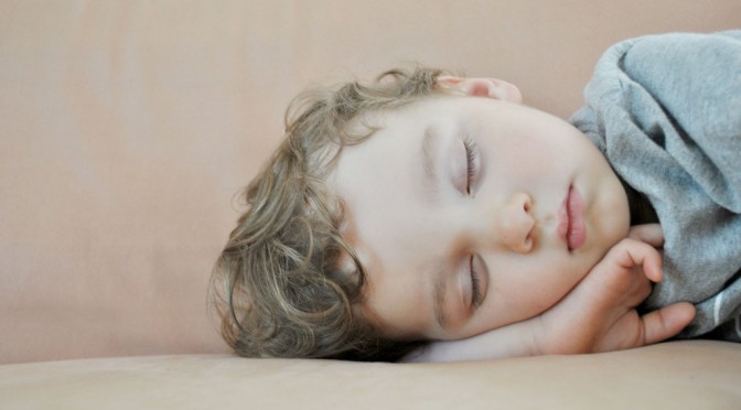 ３歳児の７％が睡眠不足｜なぜ睡眠が必要なのか？・どれくらいの睡眠時間が必要？