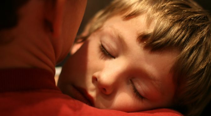 低体温の子どもは眠気やダルさ、頭痛や腹痛、学習や運動意欲の低下という症状を訴える