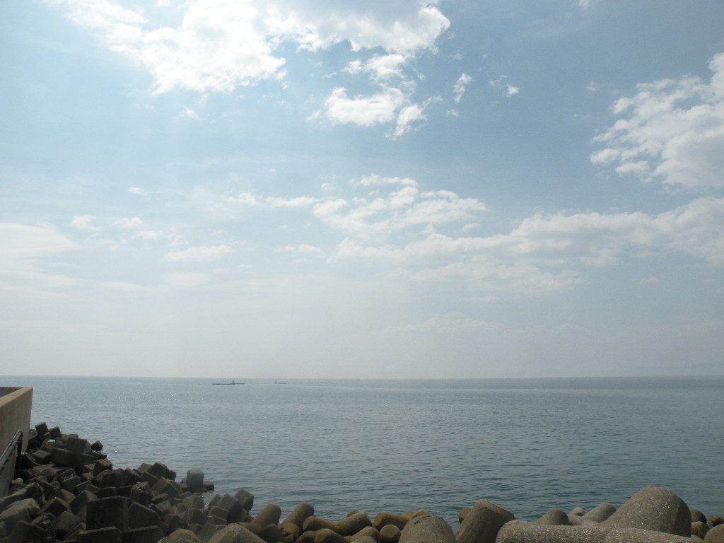 小浜温泉の足湯から見える海の景色