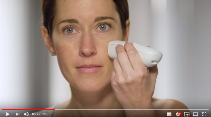 P&G、シミをスキャンしてジェットプリンターで効率的にコンシーラーを吹きつけるツール「Opte Precision Skincare System」を展示｜CES2019