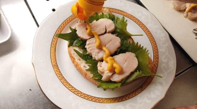 【サタプラ】サラダチキンの代用ができるバーミキュラライスポットで作る鶏ハムのレシピ・作り方！鶏の胸肉の健康効果
