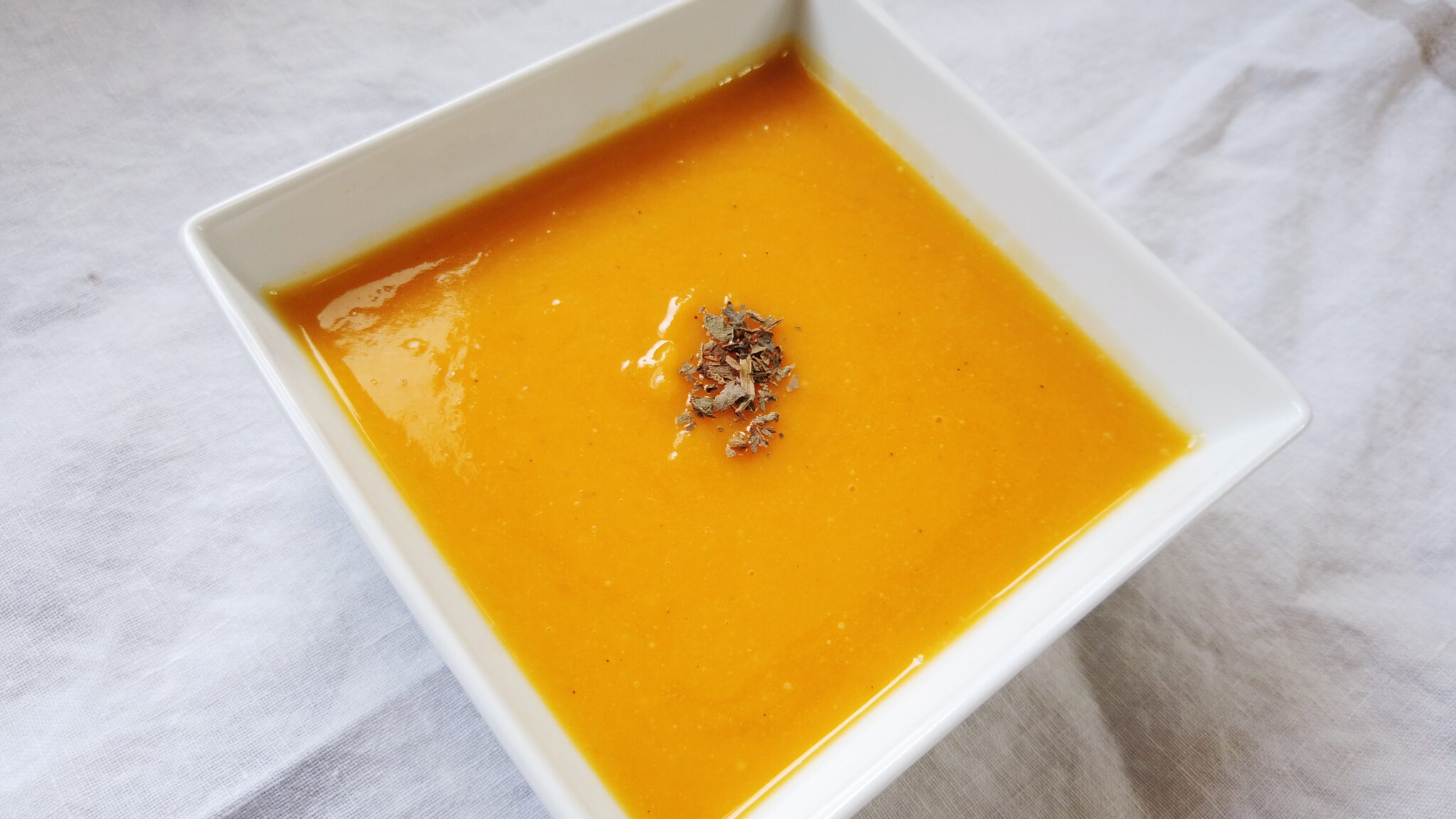 スパイシーなバターナッツスカッシュスープのレシピ