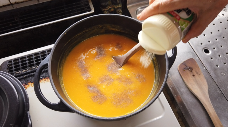 スパイス入りバターナッツスカッシュスープのレシピ