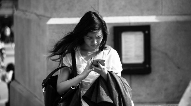 肩こりや歯の痛み、顎関節症の原因になるTCHはスマホの使い過ぎで起きる？｜TCHの予防法